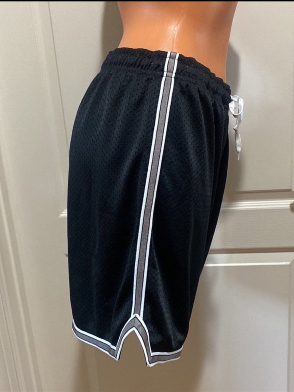 NIKE Perforated Mesh Athletic Shorts Elastic Waist Gray Trim S Small $35 EUC KL - Picture 4 of 8